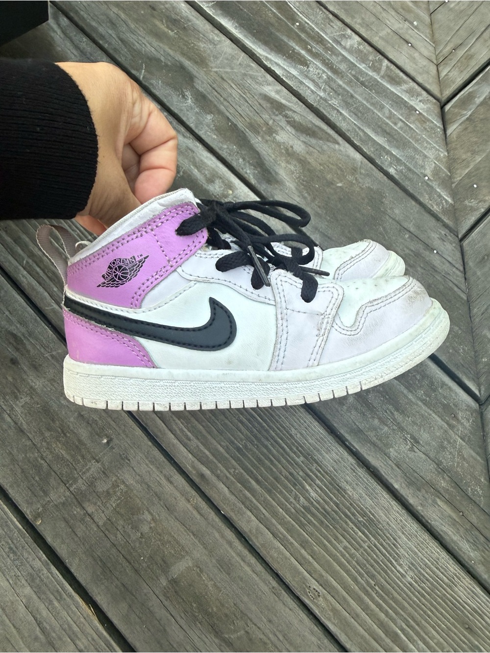 Nike Kids Jordon 1 Mid High-Top Sneakers in White, Lavender and Black - Picture 3 of 13